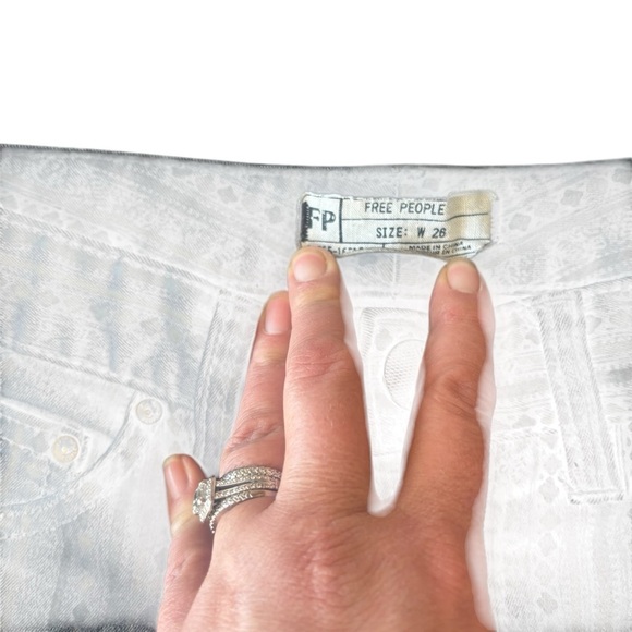 Free People Women's Black Skinny Bali Tribal Boho Printed Jeans Size 26 - Picture 5 of 5